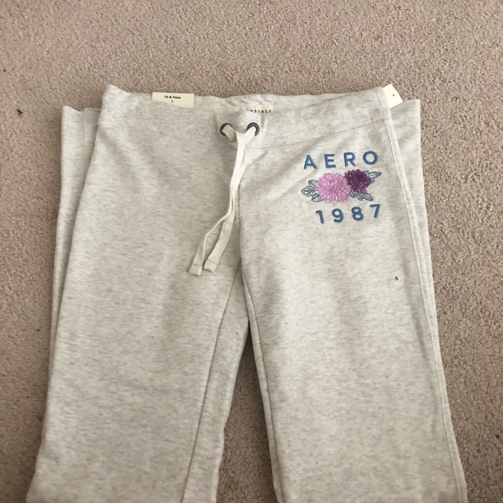Fit and Flare Aeropostale sweatpants.